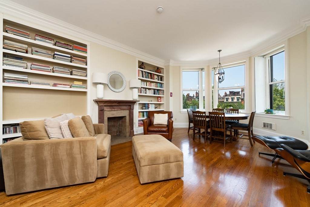 160 Commonwealth Ave - Photo 1