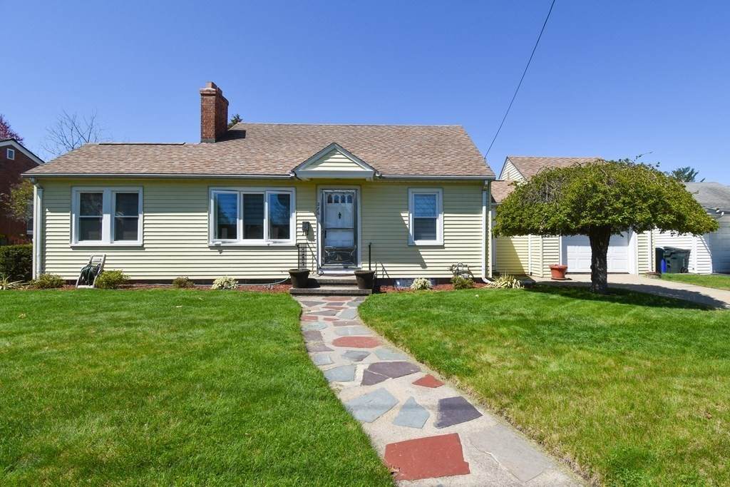 276 Oak St - Photo 1