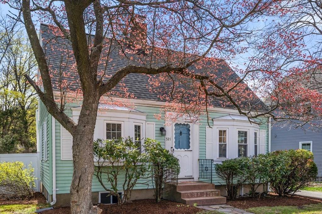 521 Lexington St - Photo 1