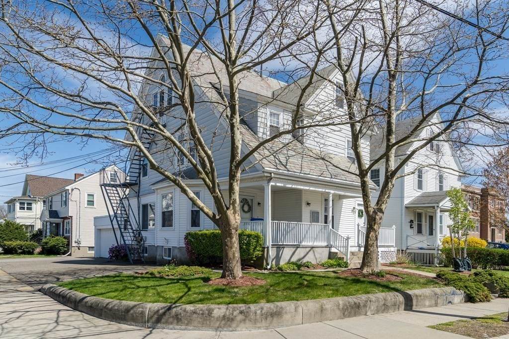327 Arlington St - Photo 1