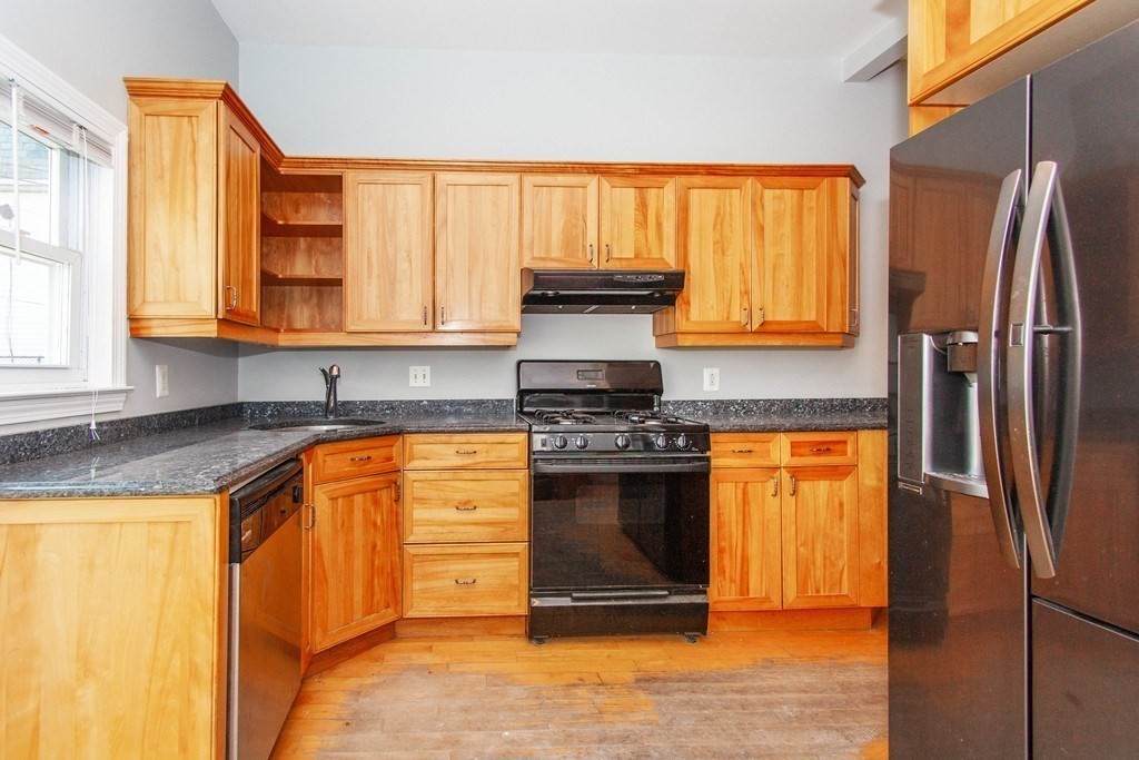 539 E 4th St - Photo 1