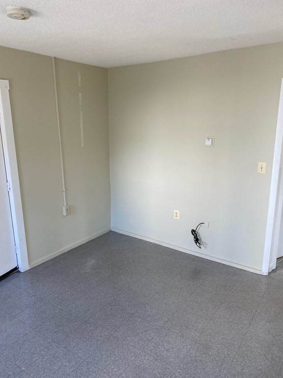 163 1/2 Grand St - Photo 1