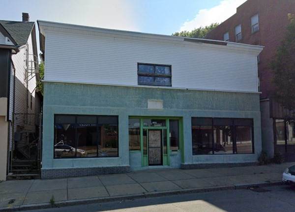 1438 Pleasant St - Photo 1
