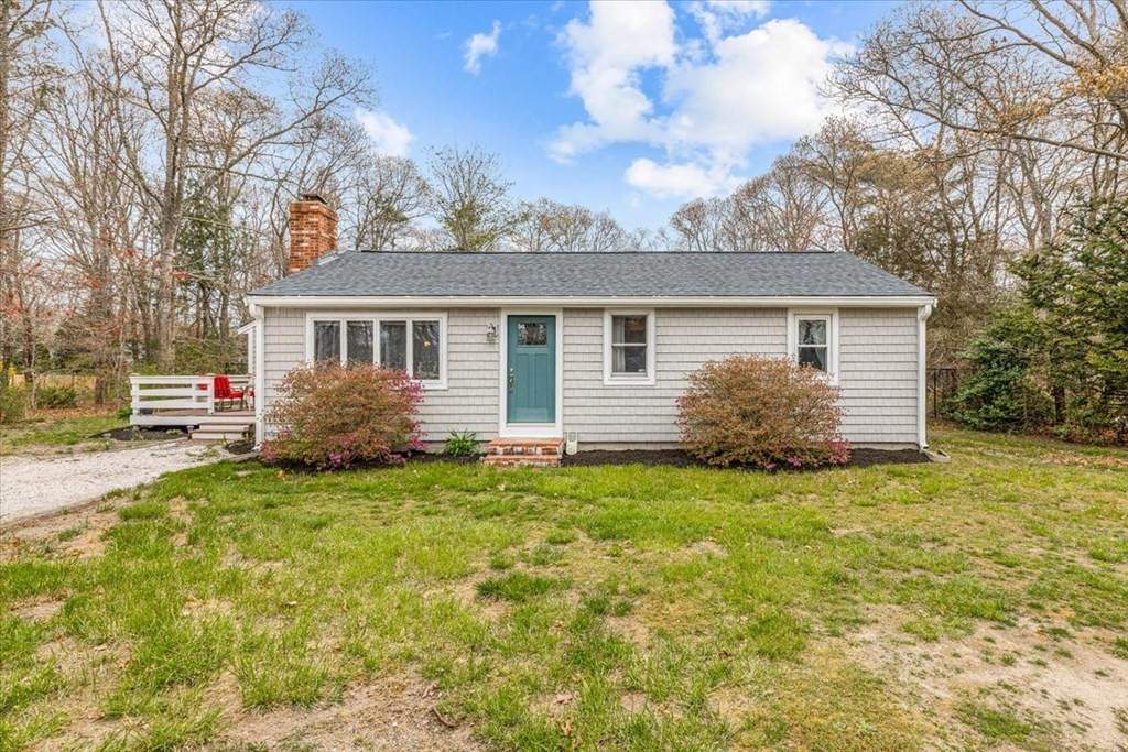 216 Ashumet Rd - Photo 1