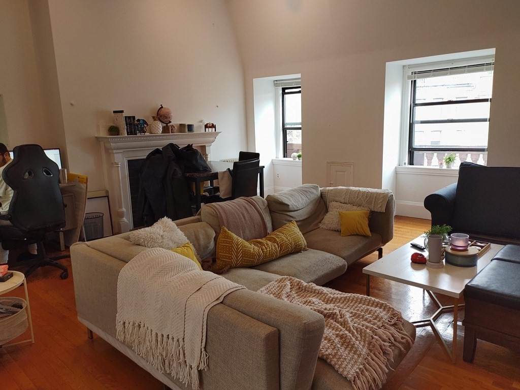 467 Beacon - Photo 1