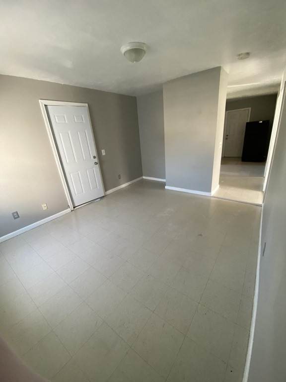 163 1/2 Grand St - Photo 1
