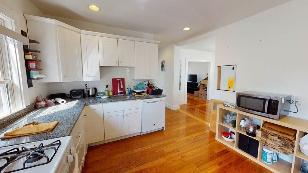 76 Yorktown St - Photo 1