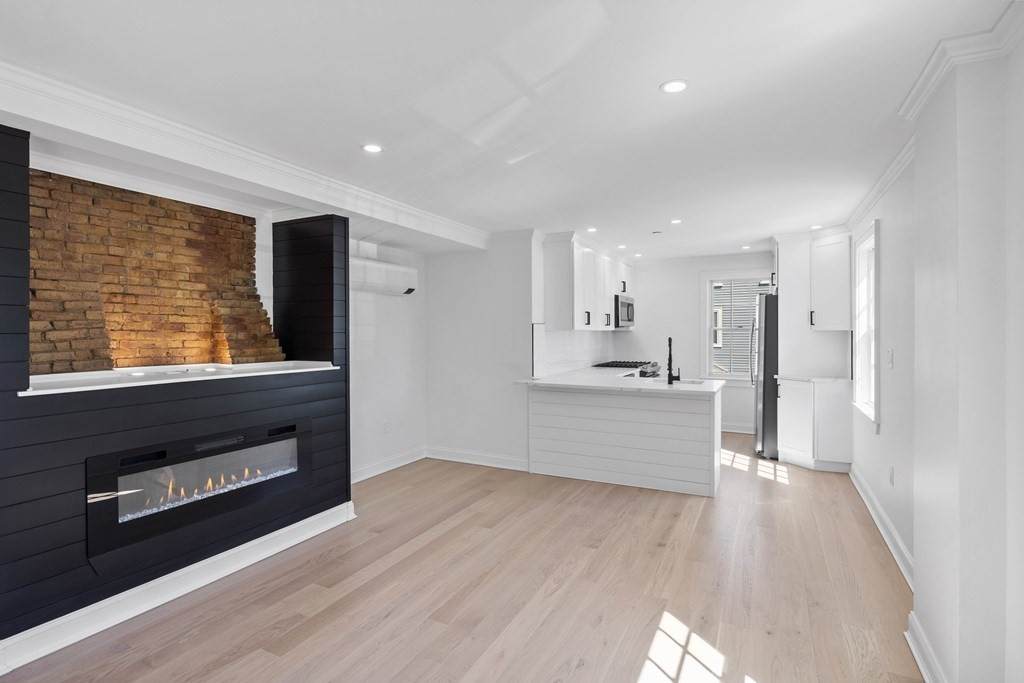 25 Lynde St - Photo 1