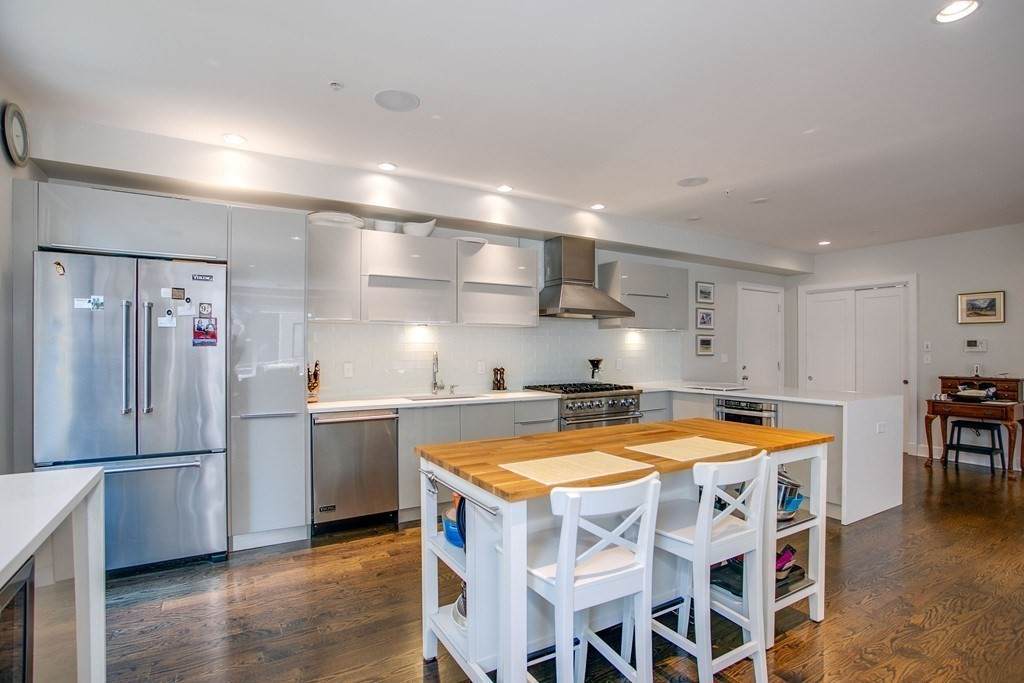401 W. 1st Street - Photo 1