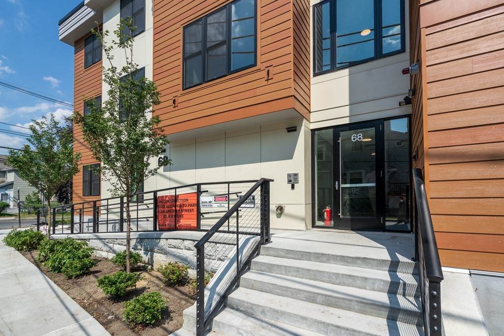 68 Los Angeles Street - Photo 1
