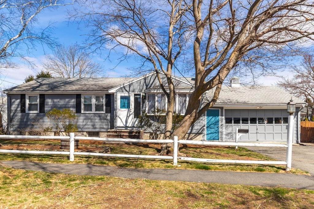 56 Nancy Ave - Photo 1