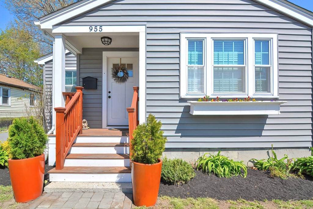 955 River St - Photo 1