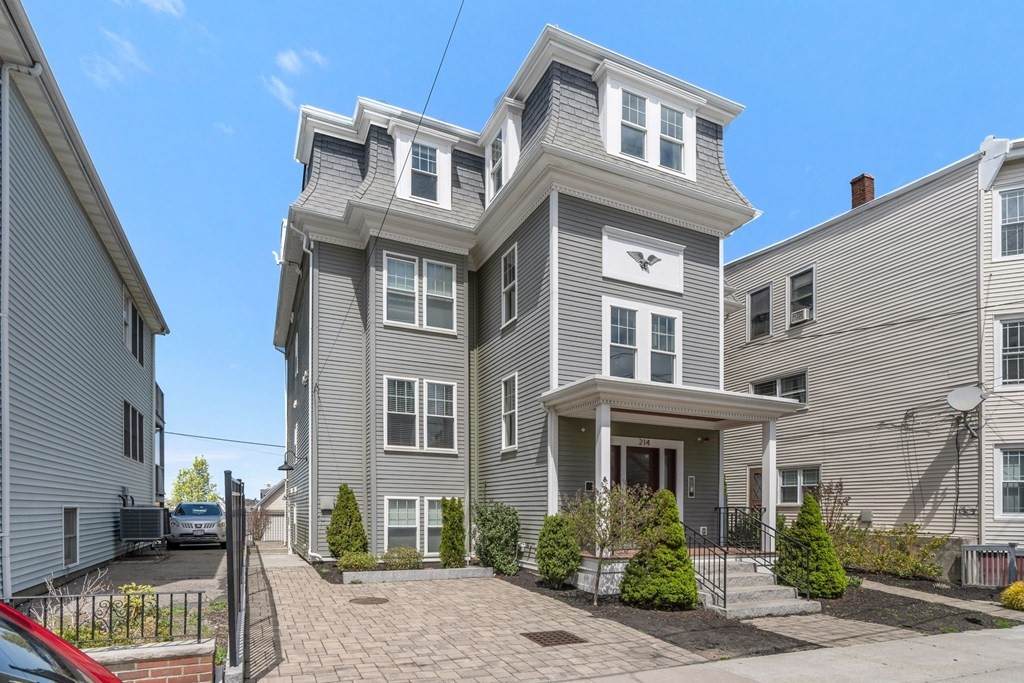 214-216 East Eagle Street - Photo 1