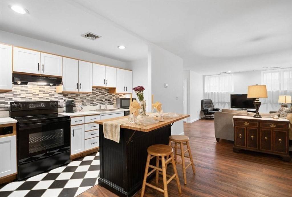10 Weston Ave - Photo 1