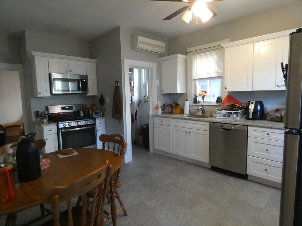 1095 Saratoga St - Photo 1