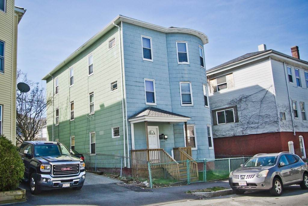 31 Suffield St - Photo 1