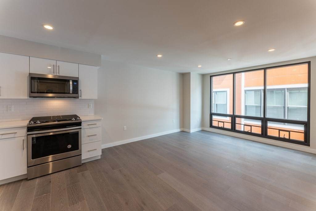 244 Hanover St - Photo 1