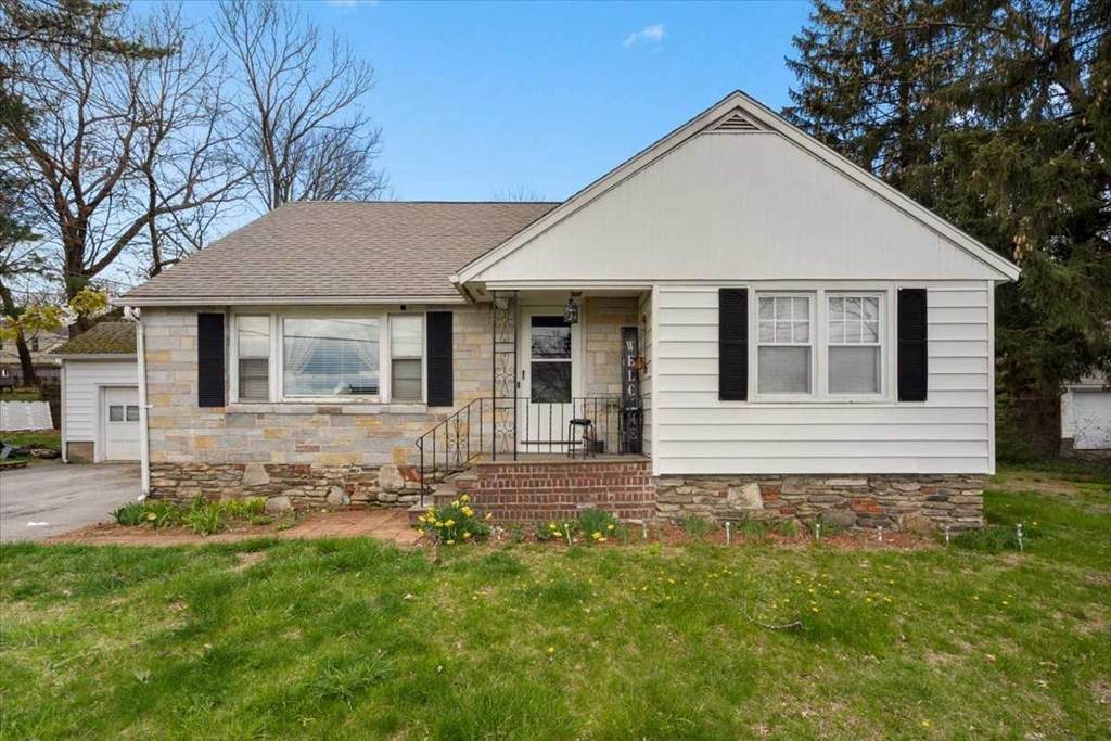 31 Huron Avenue - Photo 1