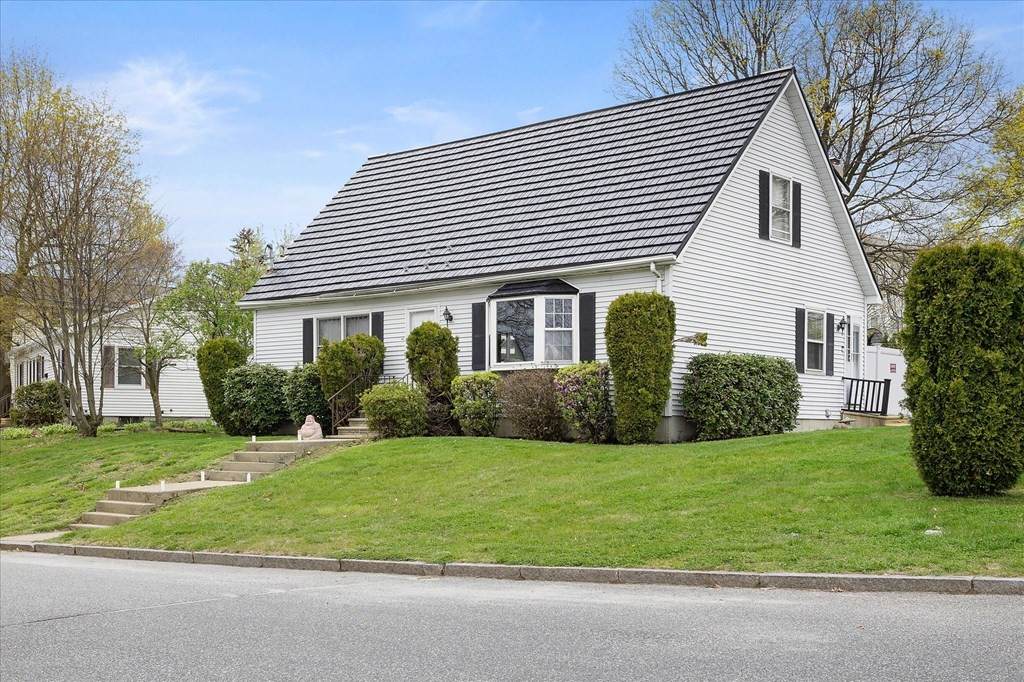 2 Hunnewell Rd - Photo 1
