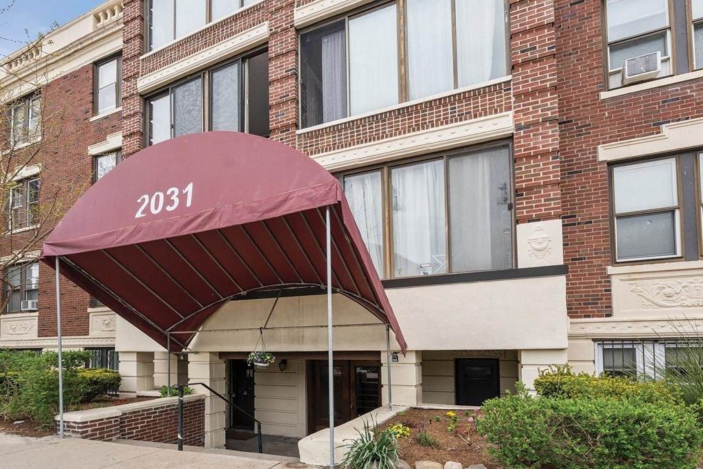 2031 Commonwealth Ave - Photo 1