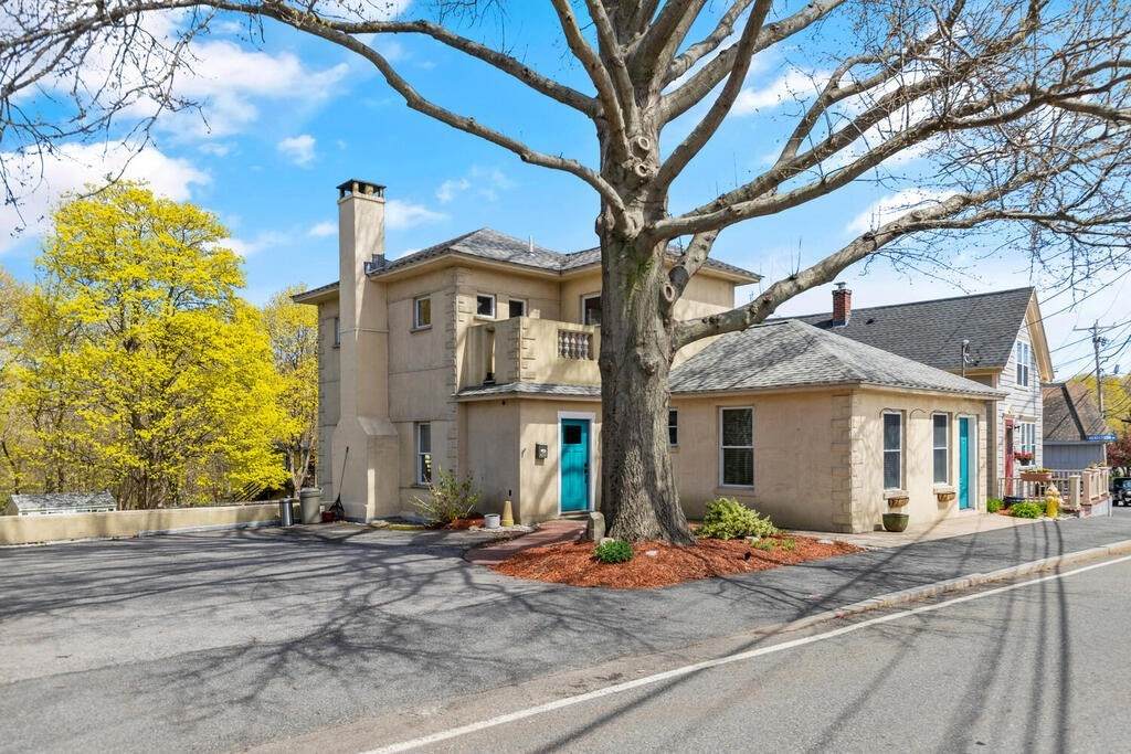 22 Railroad Ave - Photo 1