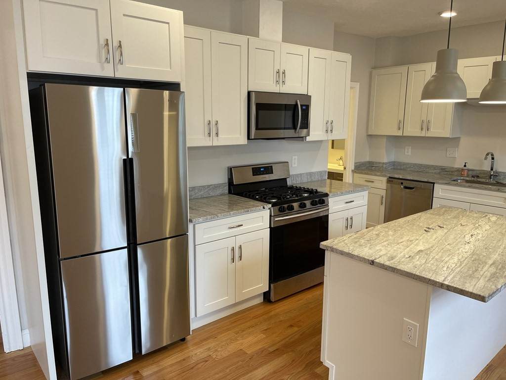 79 Newton St - Photo 1
