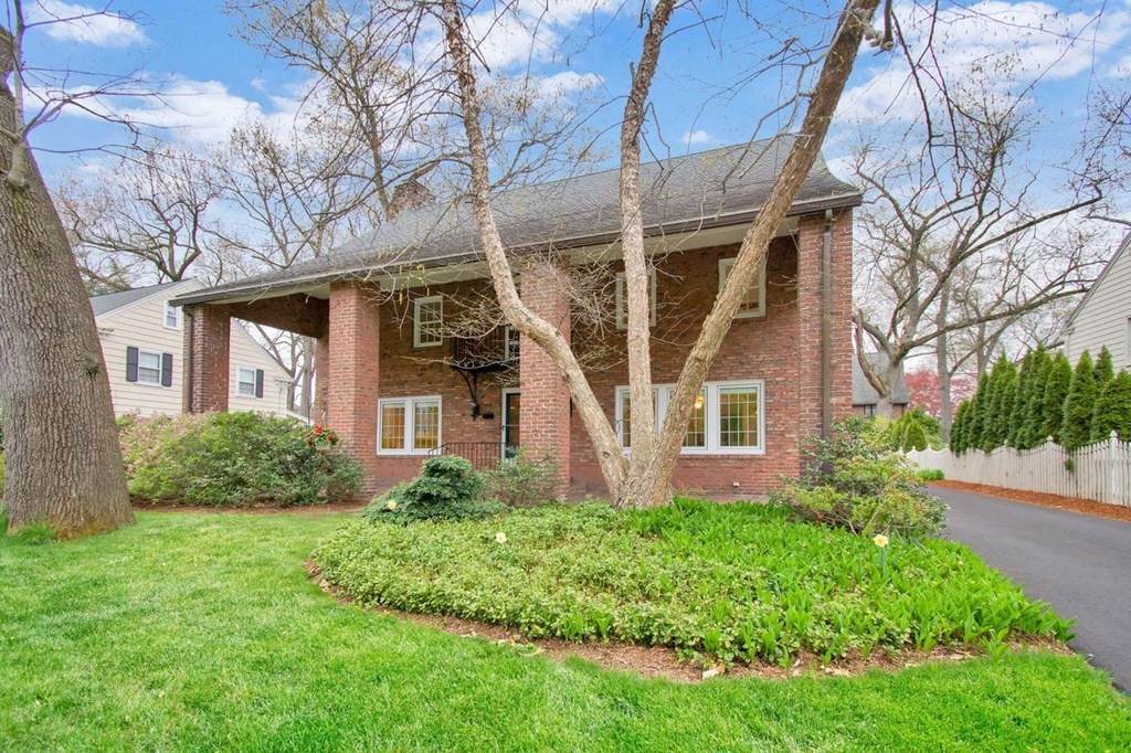 134 Farmington Ave - Photo 1