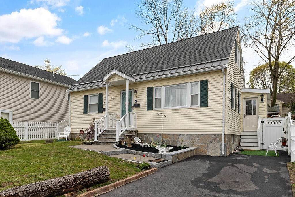 14 Winona St - Photo 1