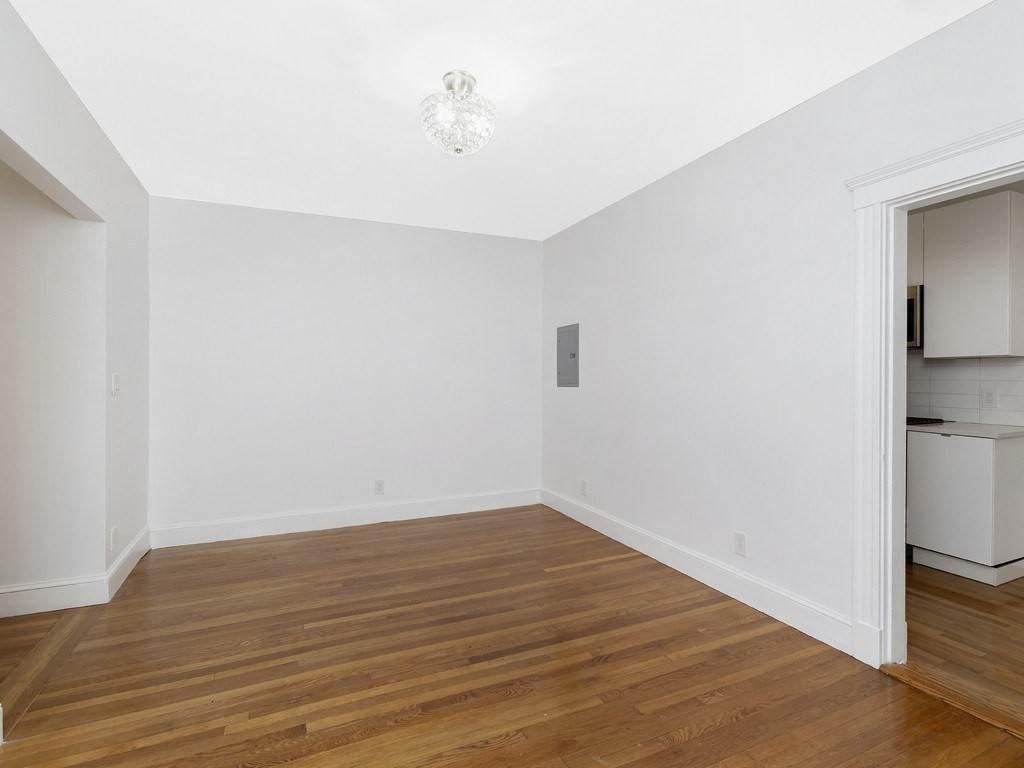 40 Linnaean St - Photo 1