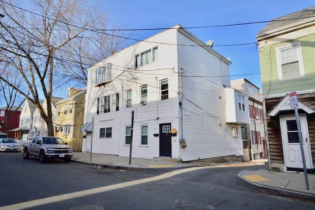 238 Everett St - Photo 1
