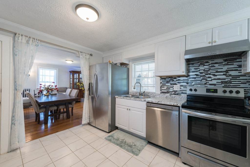 328 Oakland St - Photo 1