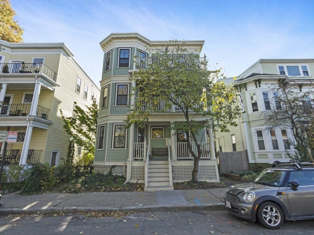 136 Huron Avenue - Photo 1