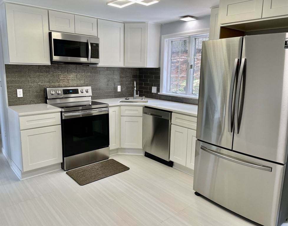 425 Grafton St - Photo 1