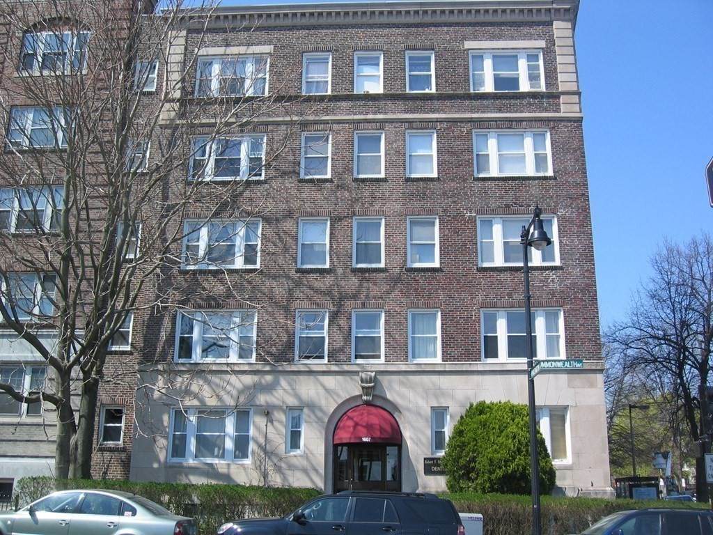 1607 Commonwealth Ave - Photo 1