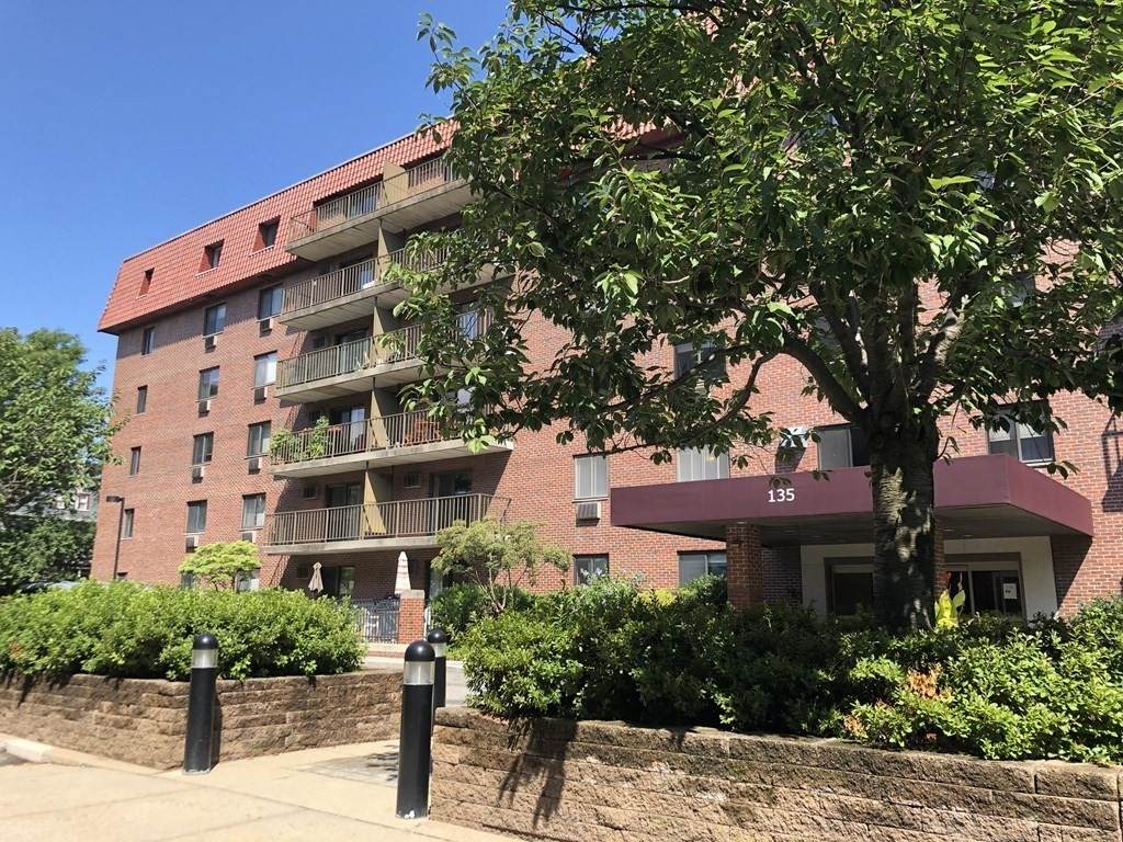 135 Pleasant St - Photo 1