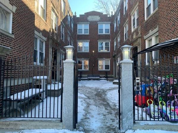 121-123 Hawthorne - Photo 1