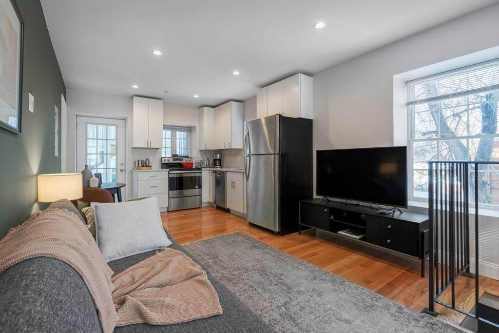 309R Sumner - Photo 1
