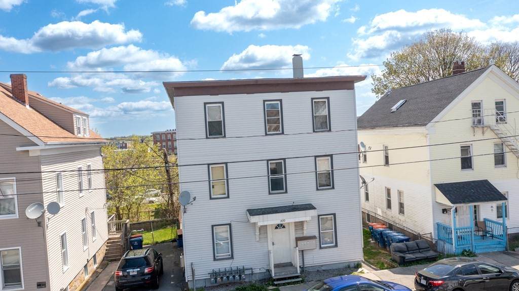 1430 Pleasant St - Photo 1