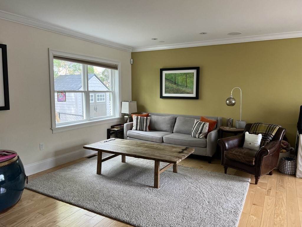 132 Crafts St - Photo 1