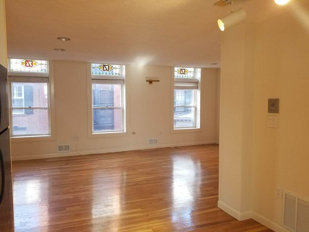 82 Myrtle - Photo 1