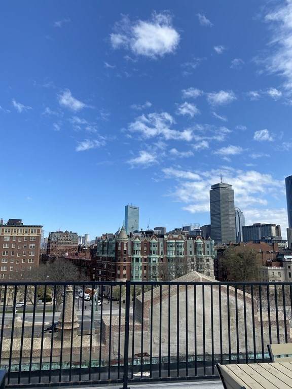 60 Charlesgate West - Photo 1