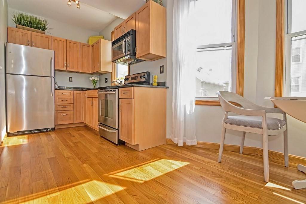609-611 Dorchester Ave - Photo 1