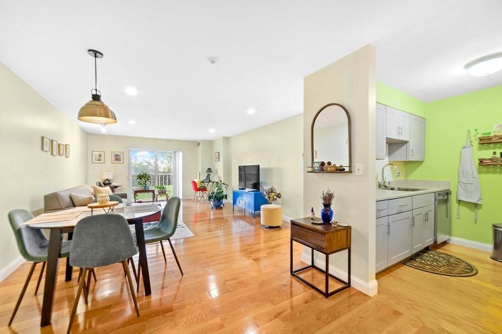 200 Captains Row - Photo 1