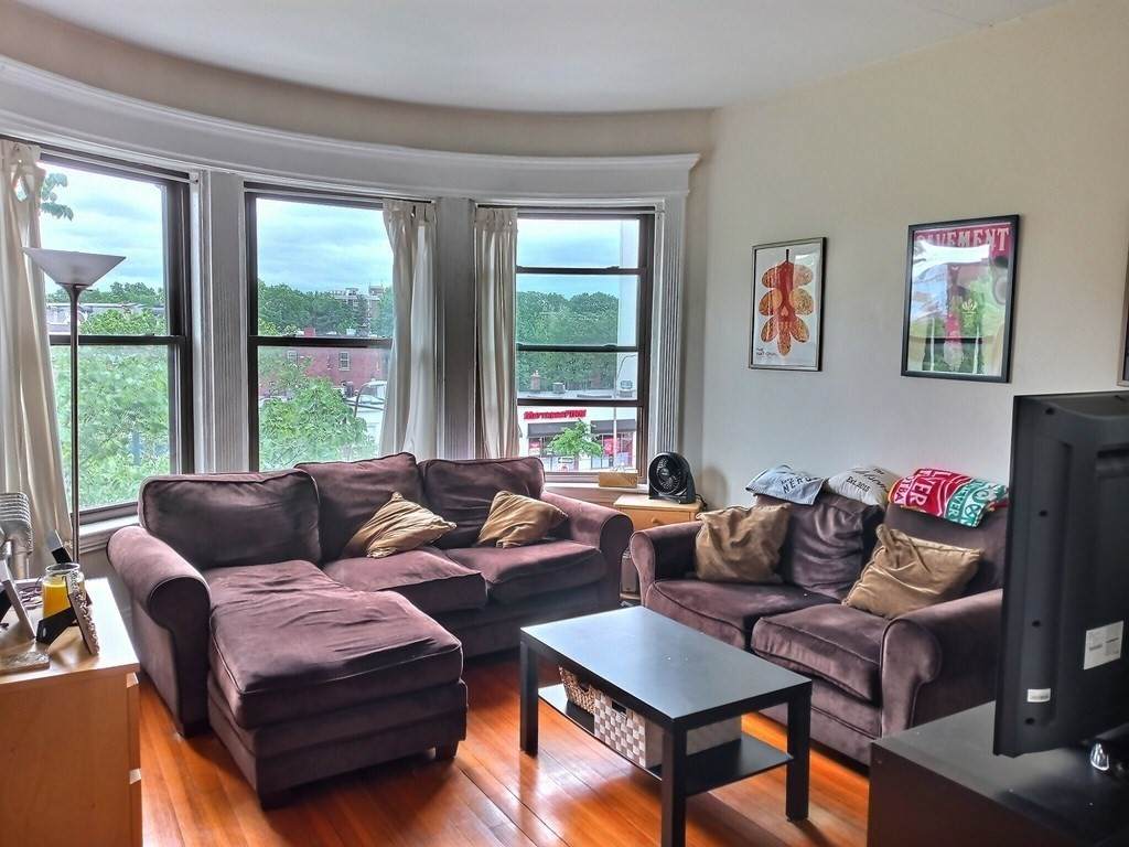 1382 Beacon - Photo 1