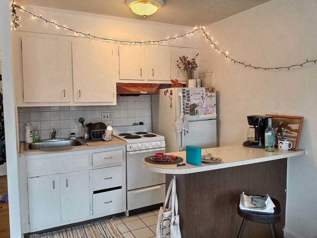 1027 Commonwealth Ave - Photo 1