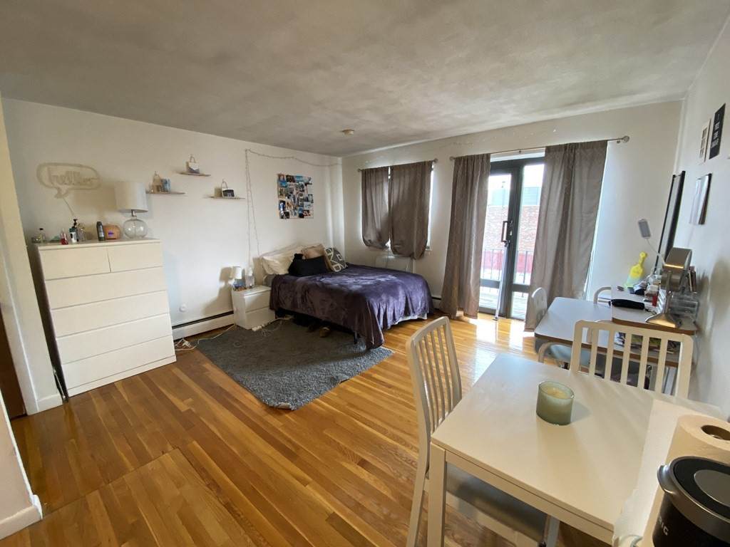 1027 Commonwealth Ave - Photo 1