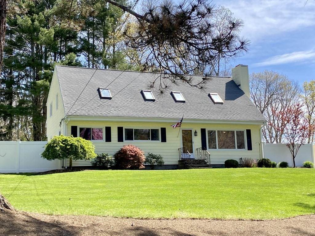 437 Maple St - Photo 1