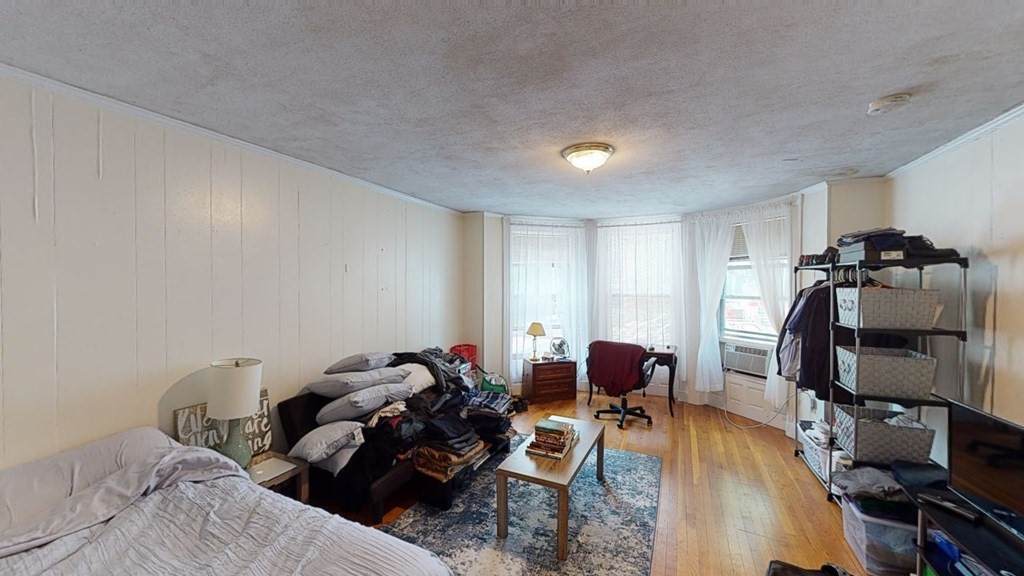 513 Beacon St - Photo 1