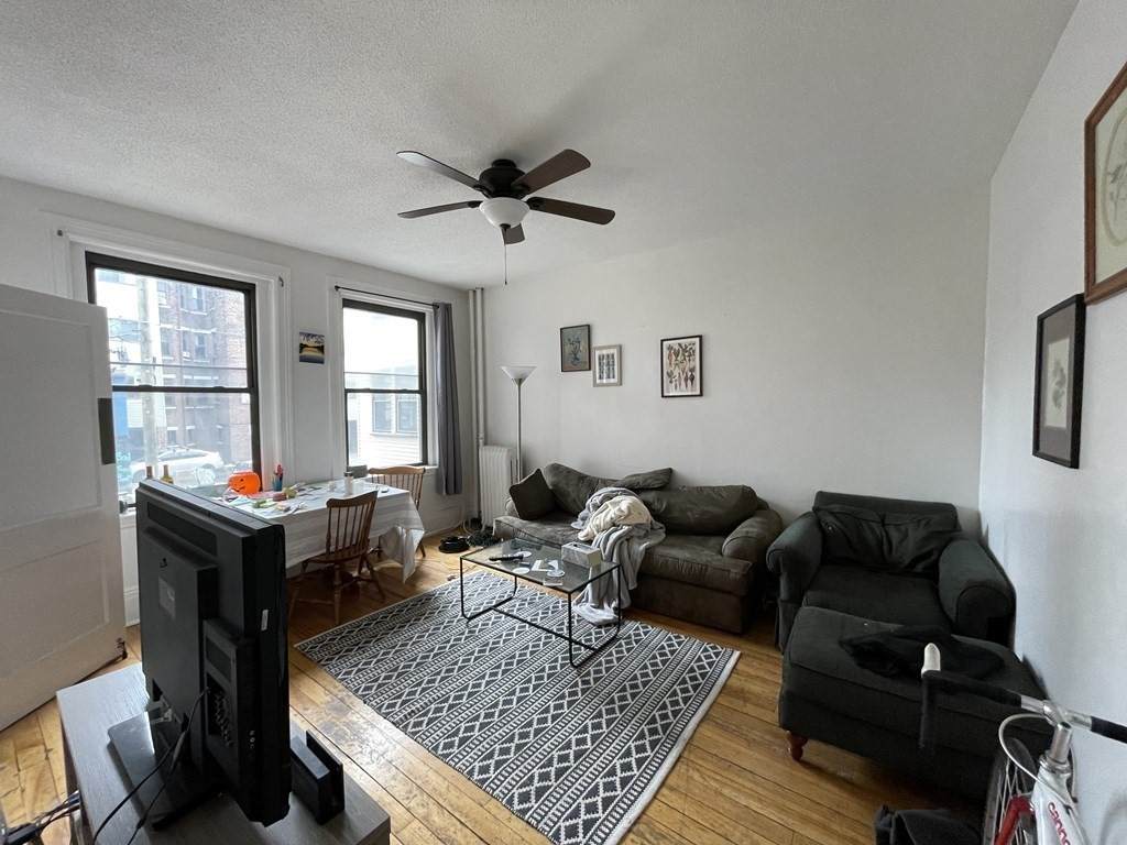20 Glenville Ave - Photo 1