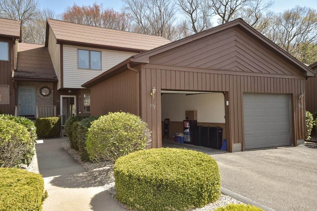 175 Pine Grove - Photo 1